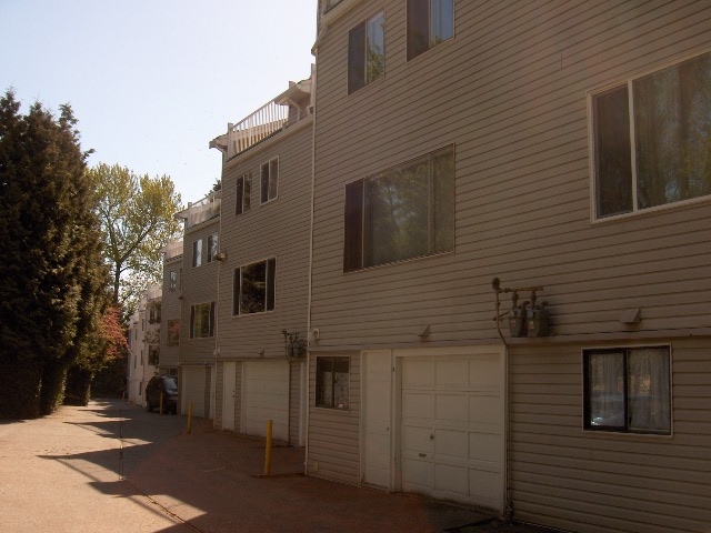 2004 - 2090 Springer Avenue, Brentwood - Image