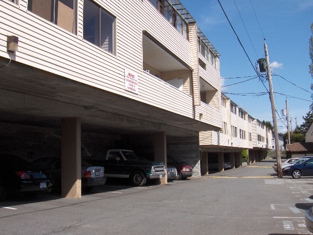 2007 - 2053 Holdom Avenue, Brentwood - Image